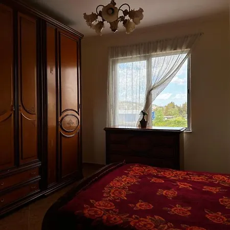 Sunny Riverside Tirana's Oasis - Breakfast & Dinner Pansiyon *