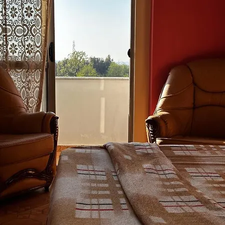 Sunny Riverside Tirana's Oasis - Breakfast & Dinner Δωμάτια σε οικογενειακή κατοικία *