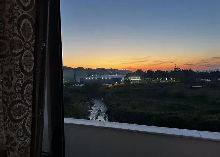 Sunny Riverside Tirana's Oasis - Breakfast & Dinner 民宿 地拉那