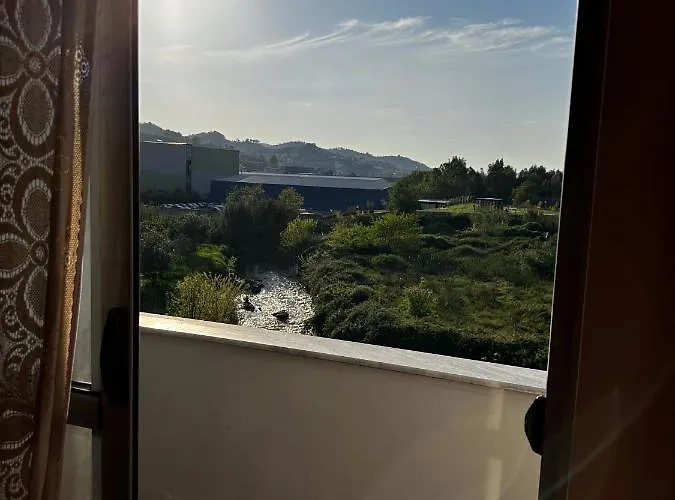 Sunny Riverside Tirana's Oasis - Breakfast & Dinner * 地拉那