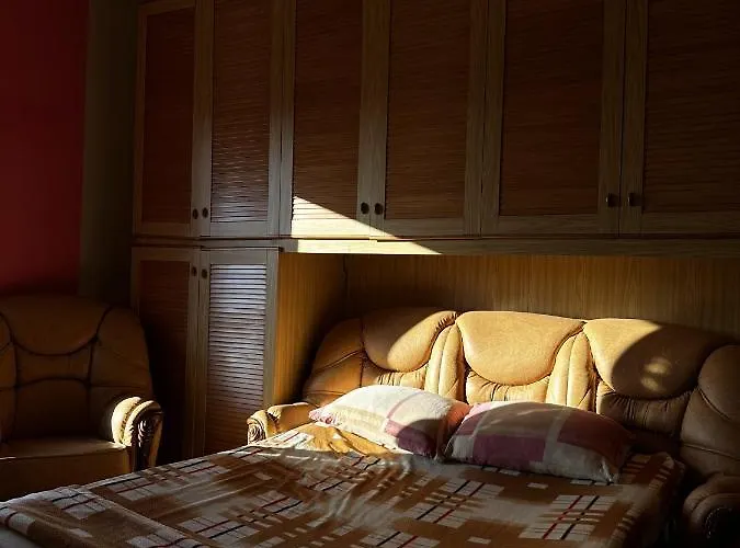 Sunny Riverside Tirana's Oasis - Breakfast & Dinner 民宿 地拉那