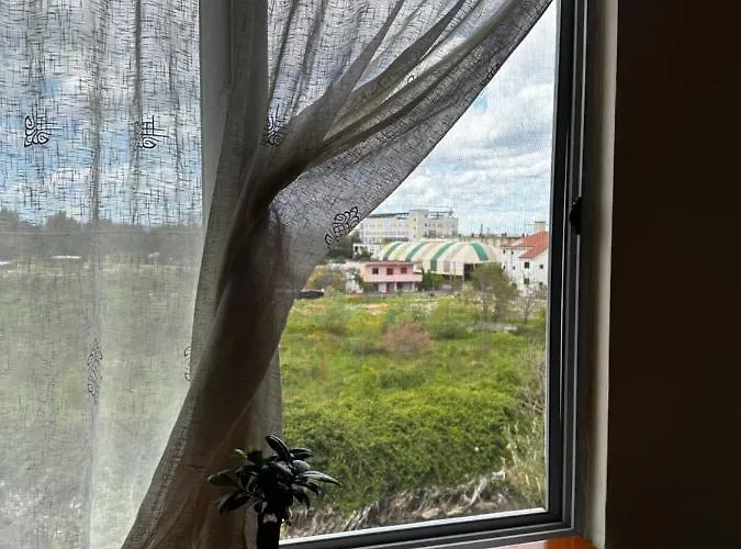 בית אירוח Sunny Riverside Tirana's Oasis - Breakfast & Dinner טיראנה