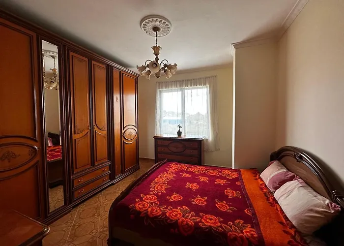 בית אירוח Sunny Riverside Tirana's Oasis - Breakfast & Dinner טיראנה