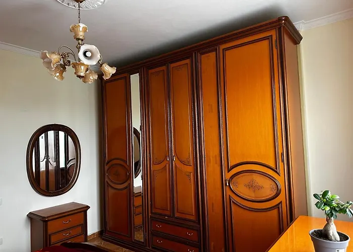 בית אירוח Sunny Riverside Tirana's Oasis - Breakfast & Dinner טיראנה