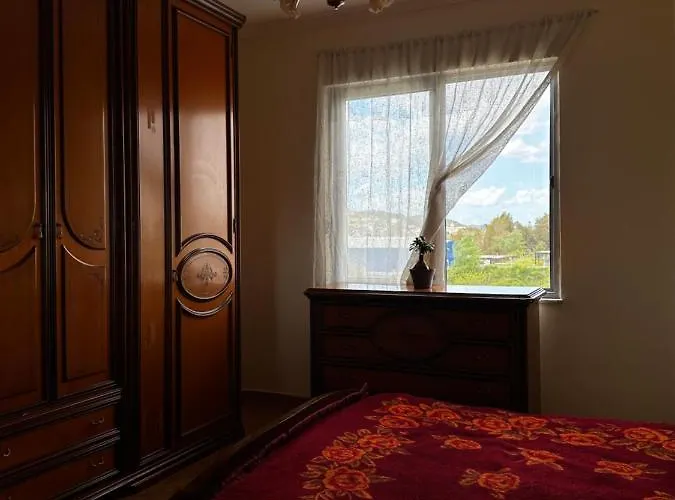 Sunny Riverside Tirana's Oasis - Breakfast & Dinner בית אירוח *