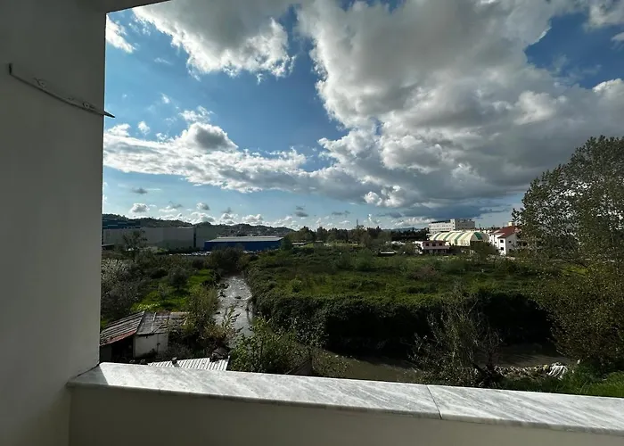 Sunny Riverside Tirana's Oasis - Breakfast & Dinner בית אירוח