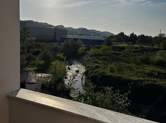 בית אירוח Sunny Riverside Tirana's Oasis - Breakfast & Dinner