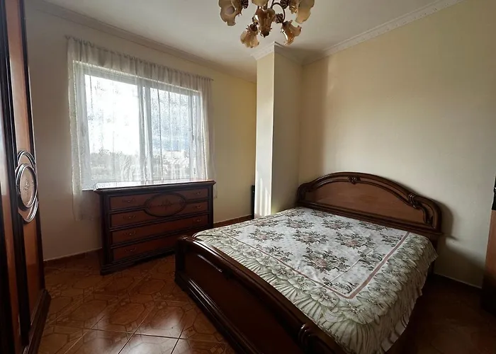 בית אירוח Sunny Riverside Tirana's Oasis - Breakfast & Dinner טיראנה